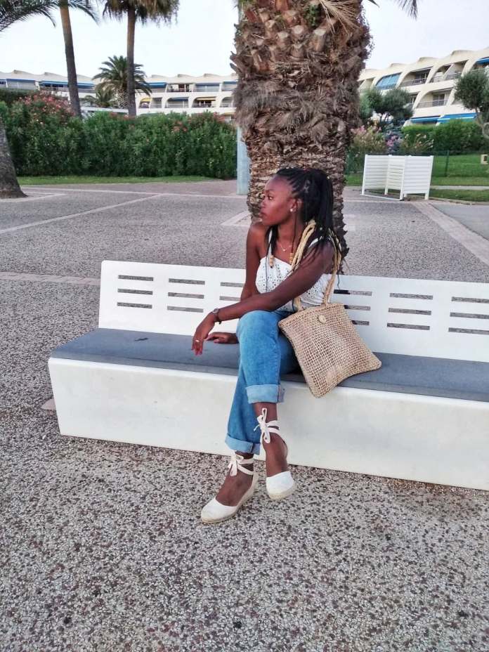 Je ne m’assois pas comme je veux